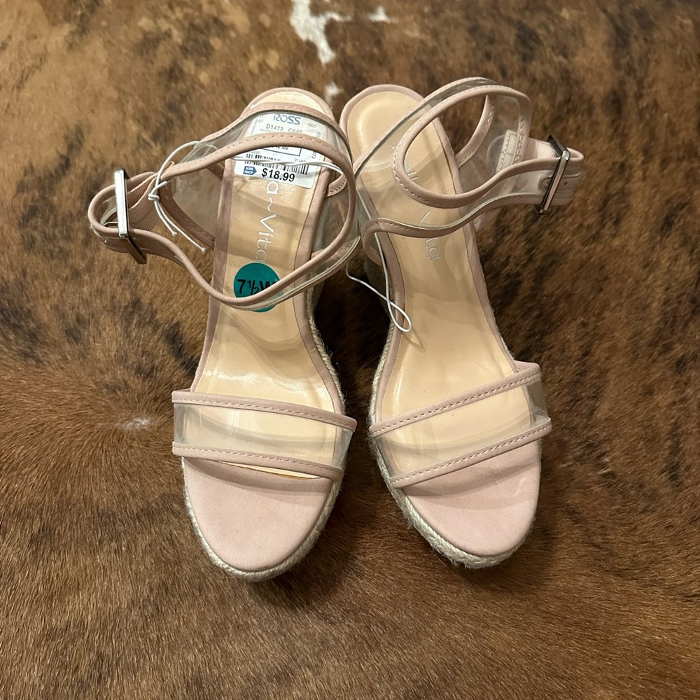Nude pink heels … never worn … brand new w/ tags